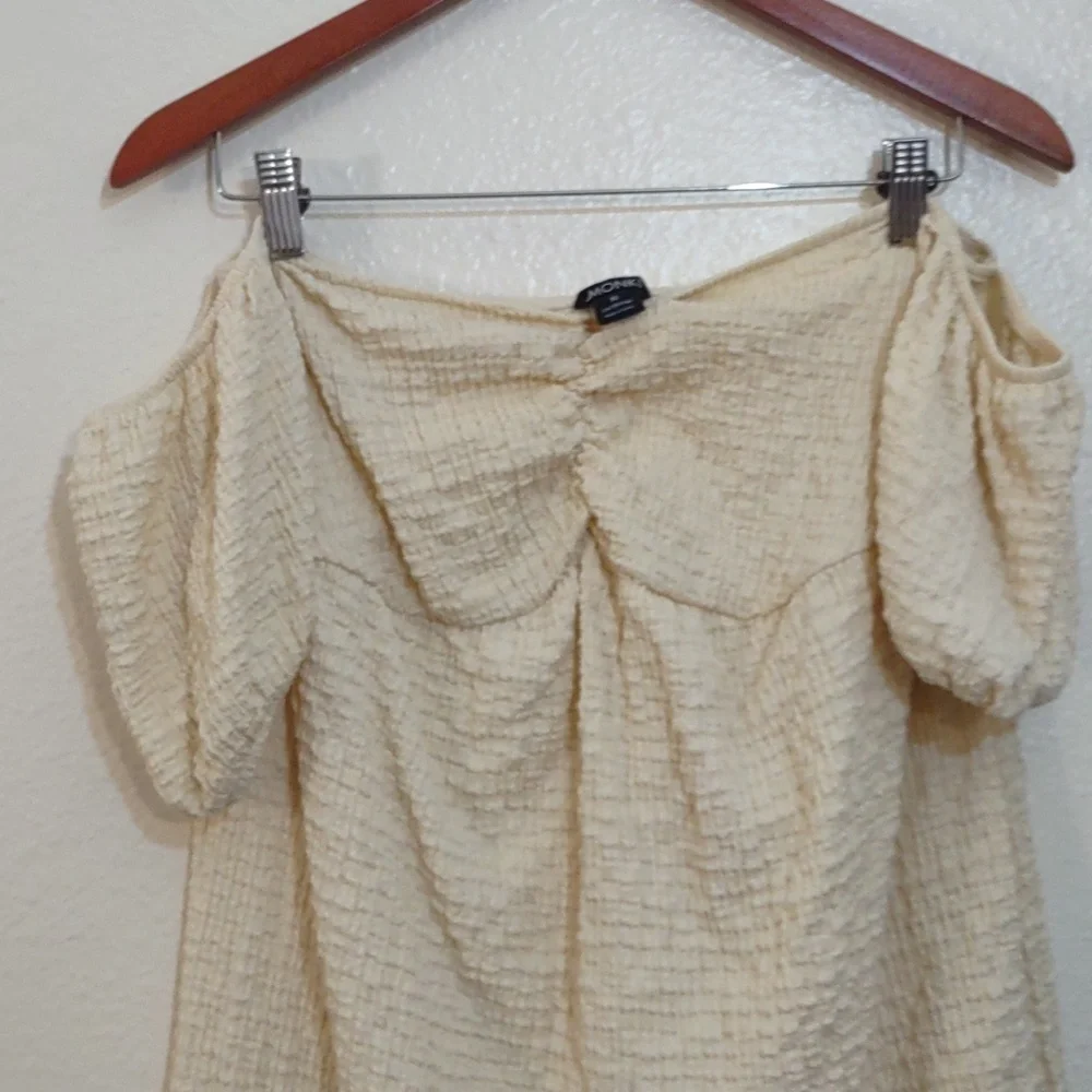 SLIGHTLY USED MONKI SOFT OFF SHOULDER SIZE XL SOFT YELLOW - Picture 3 of 7